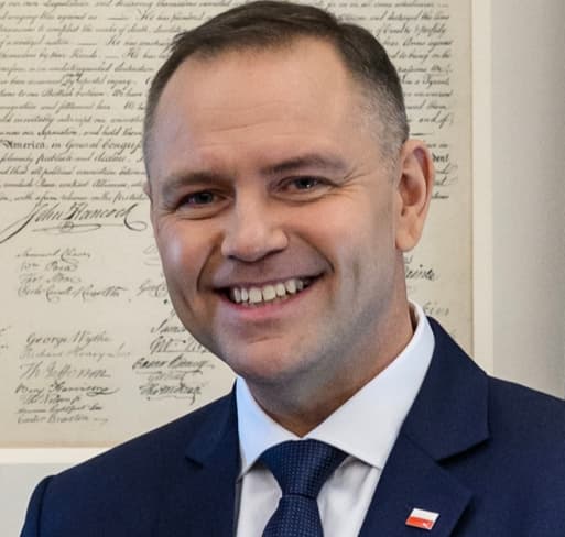 Fenomen Karola Nawrockiego. Jak zdobył rekordowe zaufanie mimo kontrowersji?